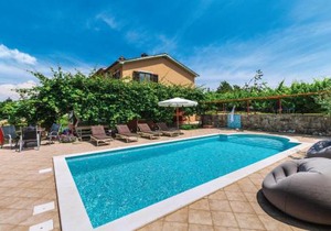 7 Bedroom Nice Home In Labin