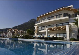 7 Bedroom Villa, Beautiful location with stunning sea and mountain views