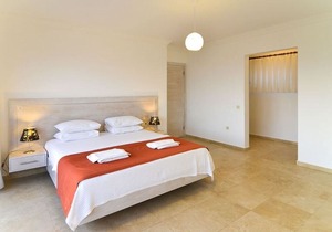 7 Bedroom Villa, Beautiful location with stunning sea and mountain views