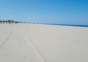 A 3-floor building with 4 bedroom near beach