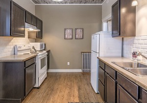 A Cozy 1 Bed/1 Bath suite Situated in the Historical Carew House in Vernon