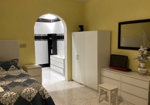 A Georgian Style Home Set amid Farmlands on an Acre of Land Villa # 1