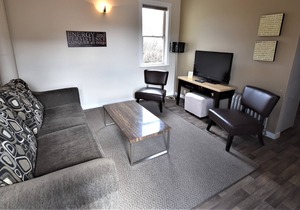 A Ground Level, 1 Bed/1 Bath Suite Situated in the Historical Carew House