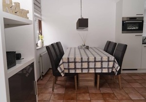 A holiday home where everyone will immediately feel at home. The homely appearance is a mix of modern design and coziness. The house is located in the front section of the popular North Sea Park, but due to its unique location, it offers a lot of pea