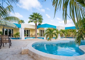 A lovely stay - 1 Bdr Apartment, amazing pool & garden area @ Aqua Viva Suites