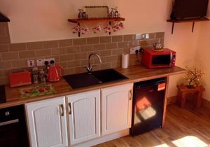 A New U Country Cottage Apartment 2