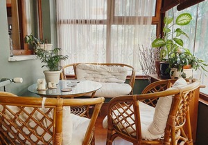 A perfect location in Moda, 100 meters to seaside.