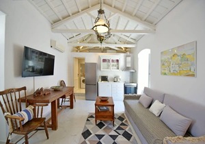 A Sea-licious Vacation - Chic & Style in Hydra