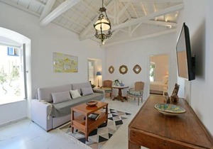 A Sea-licious Vacation - Chic & Style in Hydra
