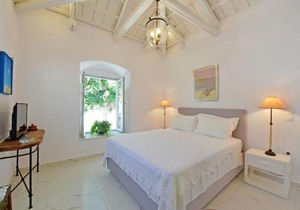 A Sea-licious Vacation - Chic & Style in Hydra
