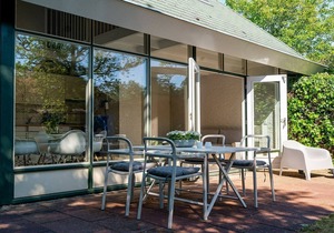 A wonderful holiday accommodation in Park De Toekomst, just 10 minutes by bike from the beaches of Ouddorp.