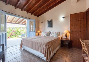 Adamos Holiday Apartment (Breakfast included)