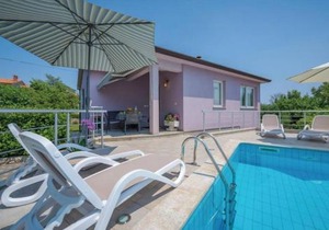 Adorable Holiday House Lilla-with pool-near Old Town Labin