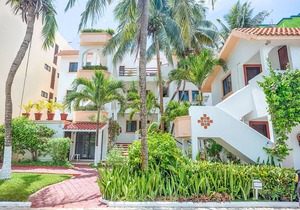 Affordable, bright studio with beach access, AC and WiFi!