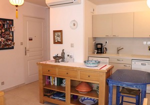Air-Conditioned 2-Bedroom Apartment with Terrace, Garage, and WiFi