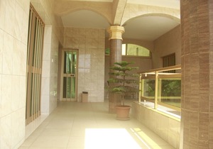 Air-conditioned 2-bedroom apartment with living room