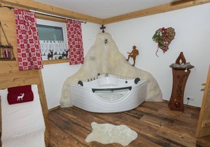 Alluring Holiday Home in Ubersee with Whirlpool