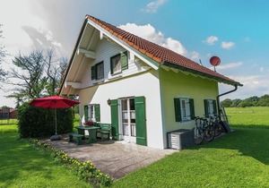 Alluring Holiday Home in Ubersee with Whirlpool