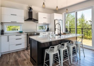 ALPINE - 3 BEDROOMS, Hot tub - sleeps 8