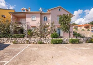 Amazing Apartment In Cizici
