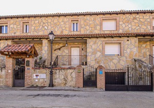 Amazing apartment in Navaluenga with WiFi