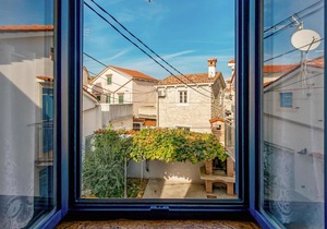 Amazing home in Susak