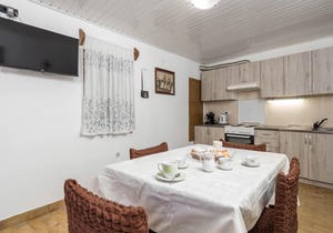 Amazing home in Susak with kitchen