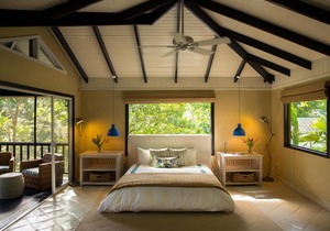 Amazing King-Bed Suite w/Screened Balcony, Walk-In Shower, WiFi, & Jungle Views