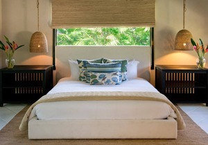 Amazing King-Bed Suite w/Screened Balcony, Walk-In Shower, WiFi, & Jungle Views