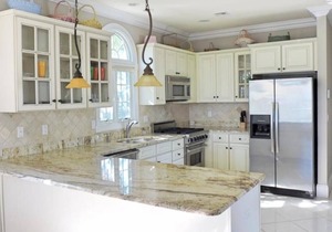 Amazing Loctaion! One Block from the Beach!