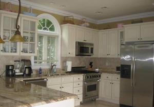 Amazing Loctaion! One Block from the Beach!