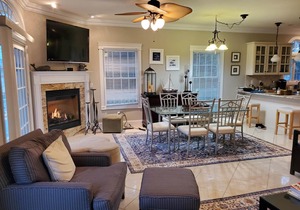 Amazing Loctaion! One Block from the Beach!