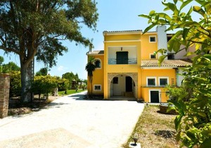 Antonia Beachfront Villa