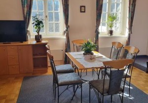 Apartma Vrtnica, Vila Golf