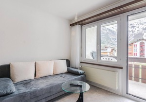 Apartment Alouette CXVll is renovated in 2015 and is located on the 3rd floor of the apartment build