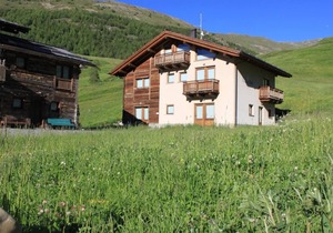 Apartment "Bait del Pont 53" with Mountain View, Wi-Fi & Garden