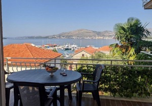 Apartment Biserka - 50 m from beach : A4(6) - Okrug Gornji, Island Ciovo, Croatia