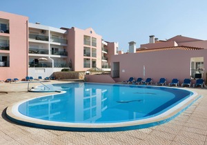 Apartment 'Cantinho da Sara II' with Sea View, Shared Pool, Garden & A/C