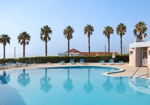 Apartment 'Cantinho da Sara II' with Sea View, Shared Pool, Garden & A/C