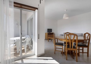 Apartment 'Cantinho da Sara IV' with Sea View, Shared Pool, Garden & A/C