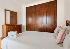 Apartment 'Cantinho da Sara V' with Sea View, Shared Pool, Garden & A/C
