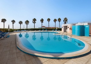 Apartment 'Cantinho da Sara V' with Sea View, Shared Pool, Garden & A/C