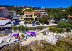 Apartment Davor - 20m from sea : A1 Mali Iz (Island Iz), Zadar riviera