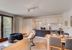 Apartment Cosmiques - Alpes Travel - Central Chamonix (sleeps 4)