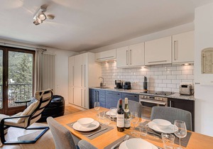 Apartment Cosmiques - Alpes Travel - Central Chamonix (sleeps 4)