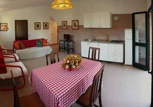Apartment in country house with a large park and swimming pool near the sea