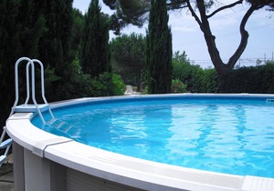 Apartment in country house with a large park and swimming pool near the sea