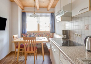 apartment in Längenfeld with ski storage