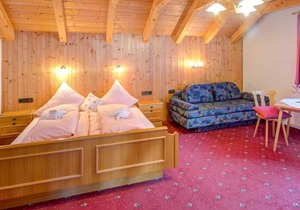 apartment in Längenfeld with ski storage