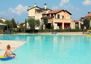 Apartment near Lake Garda with Pool